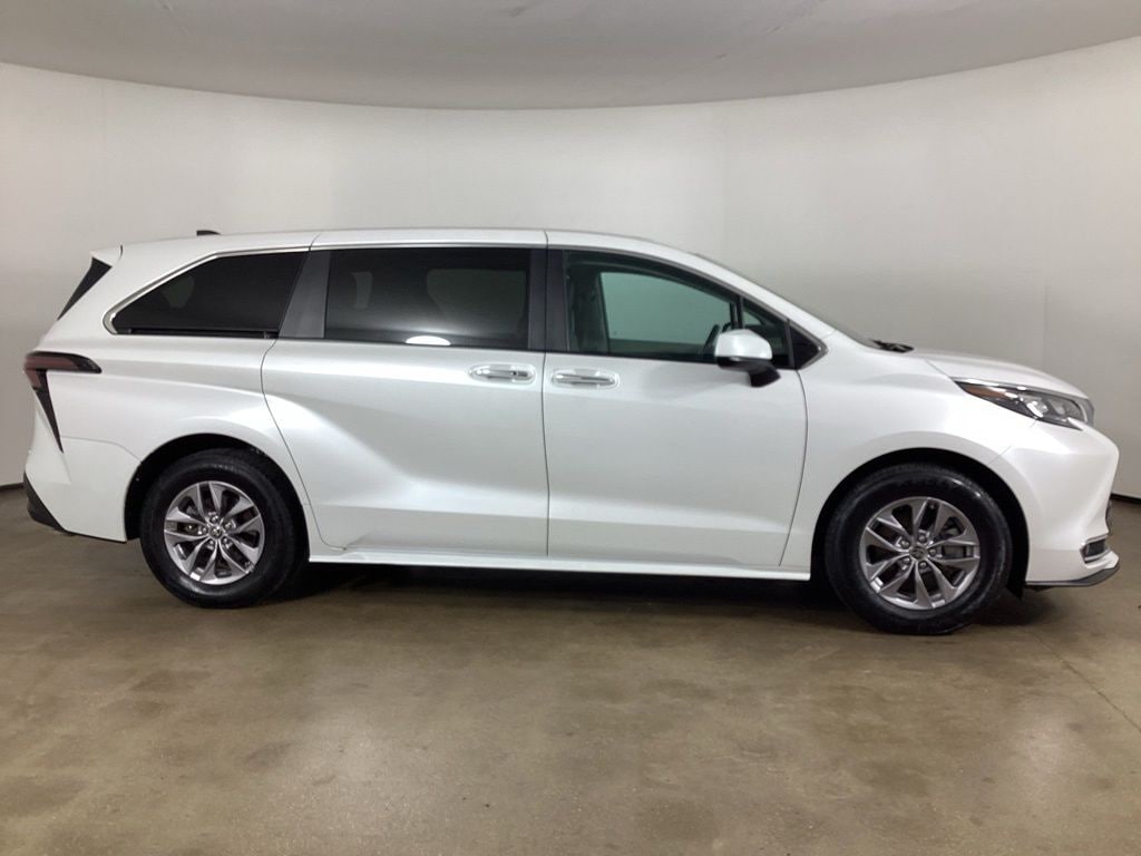 Used 2024 Toyota Sienna XLE Minivan/Van