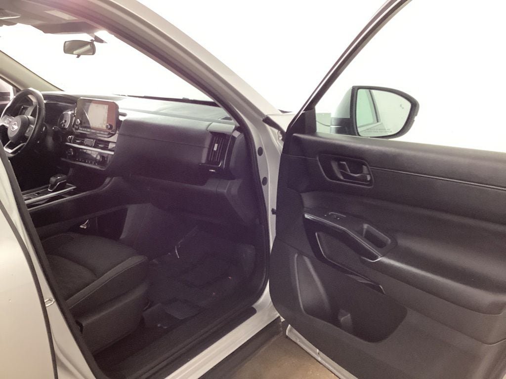 2024 Nissan Pathfinder SV - Photo 17