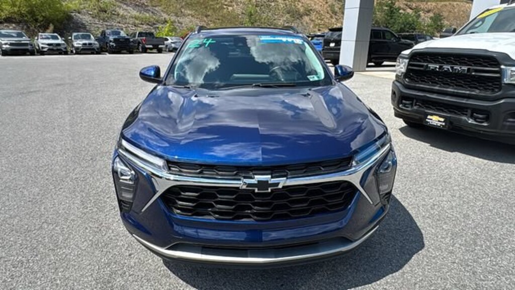 Used 2024 Chevrolet Trax LT SUV