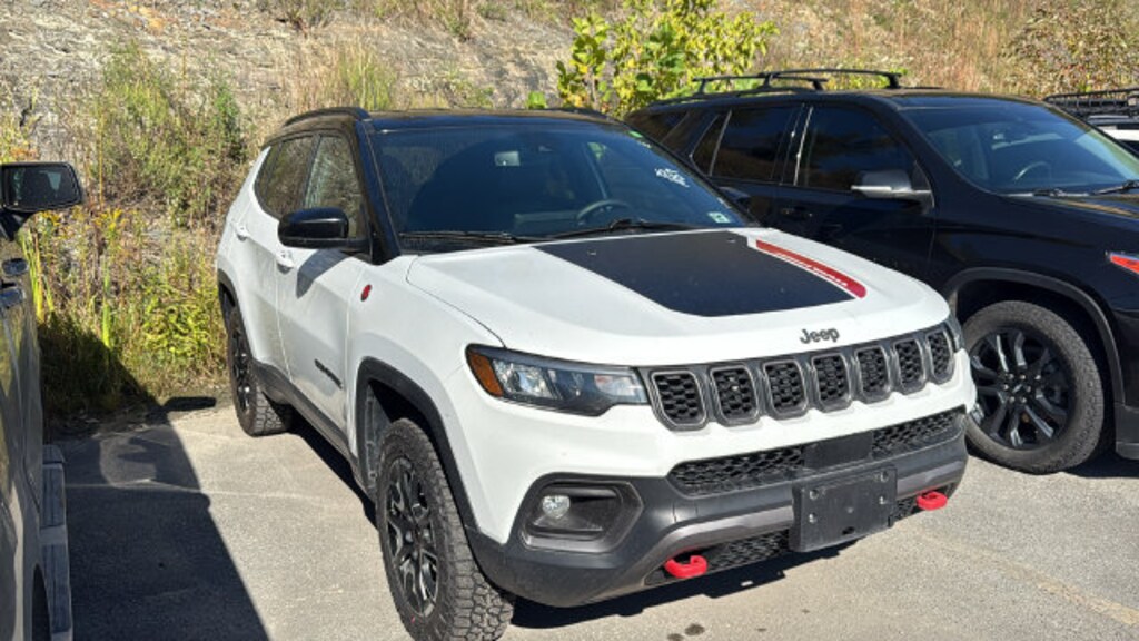 Used 2025 Jeep Compass Trailhawk 4x4 SUV