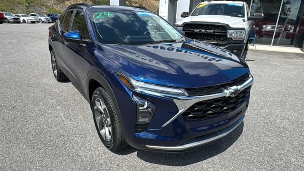 Used 2024 Chevrolet Trax LT SUV