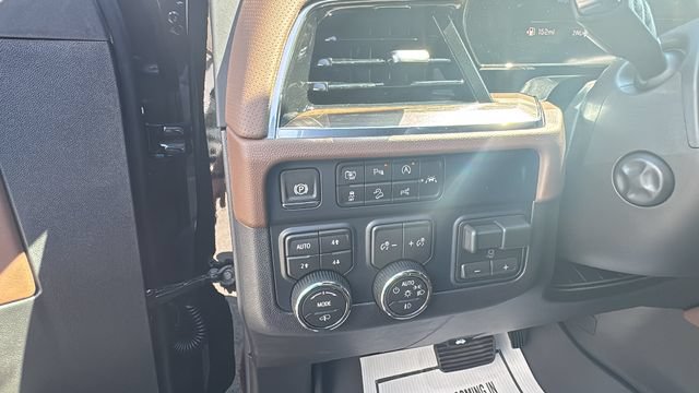 2026 Chevrolet Suburban High Country - Photo 13