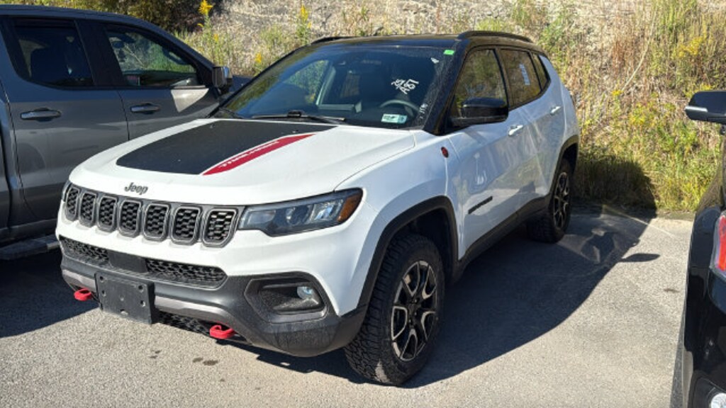 Used 2025 Jeep Compass Trailhawk 4x4 SUV