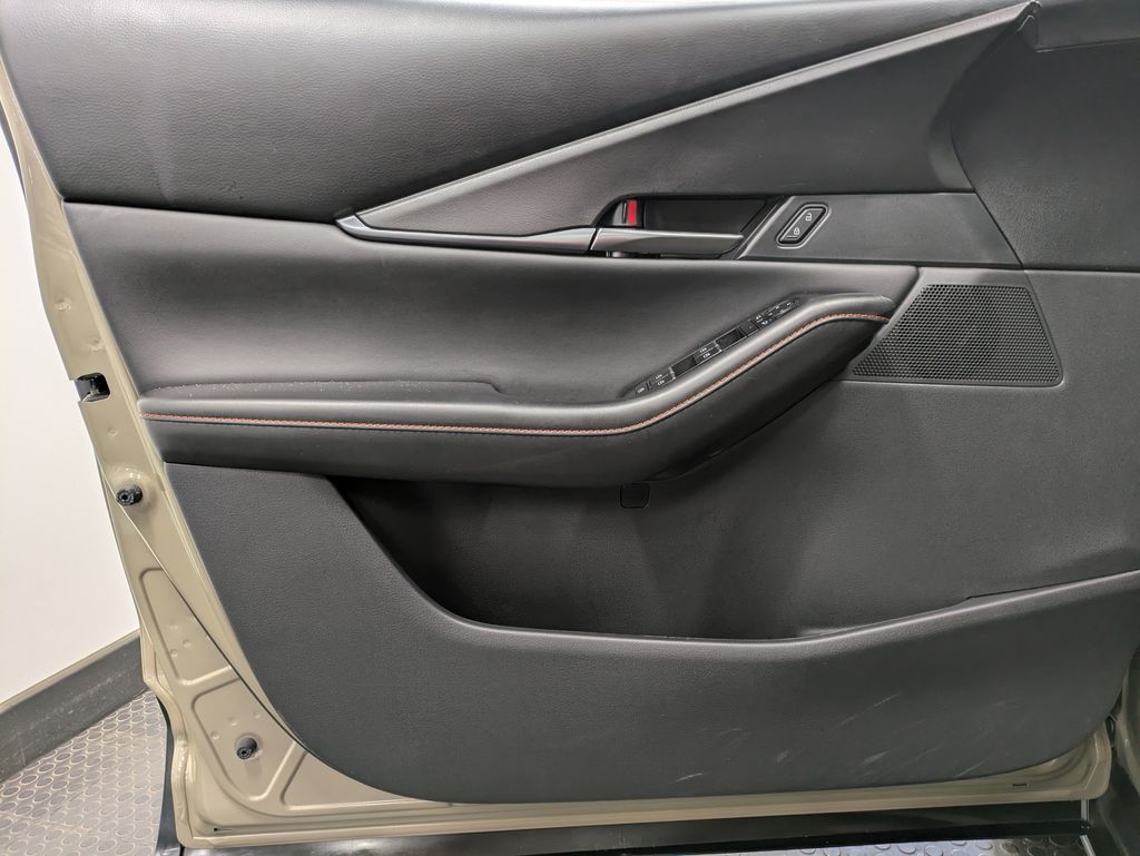 2025 Mazda CX-30 Carbon Turbo - Photo 8