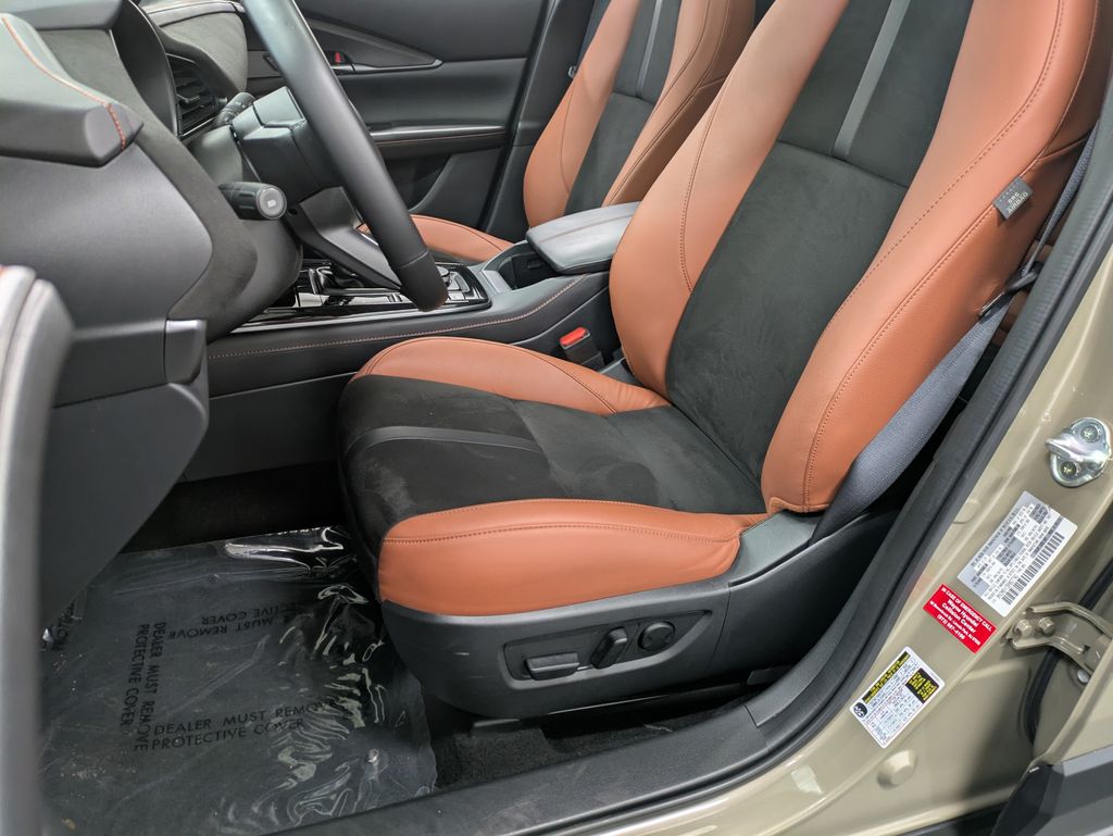 2025 Mazda CX-30 Carbon Turbo - Photo 11