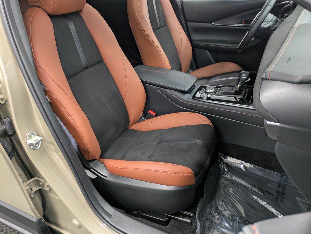 2025 Mazda CX-30 Carbon Turbo - Photo 29