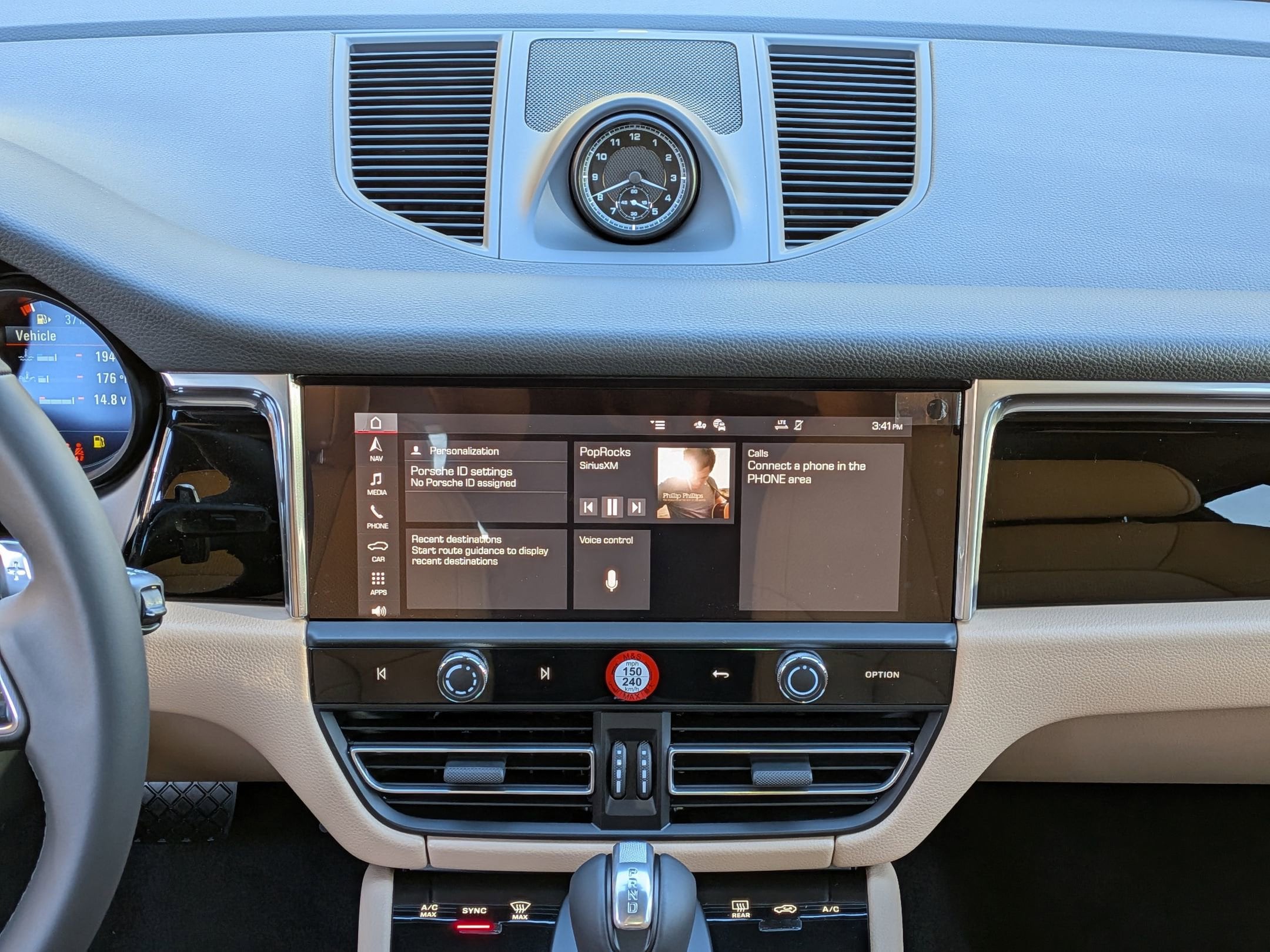 2026 Porsche Macan T - Photo 12