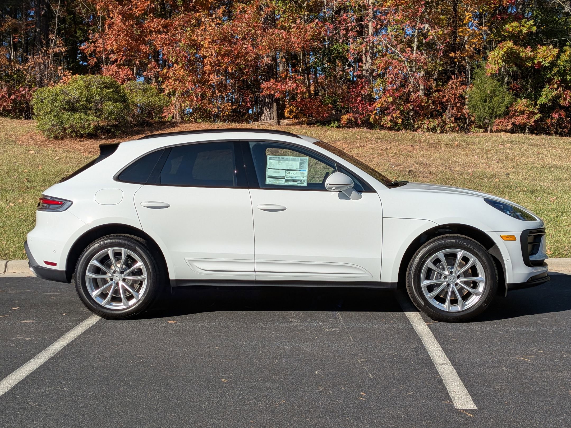 2026 Porsche Macan T - Photo 30