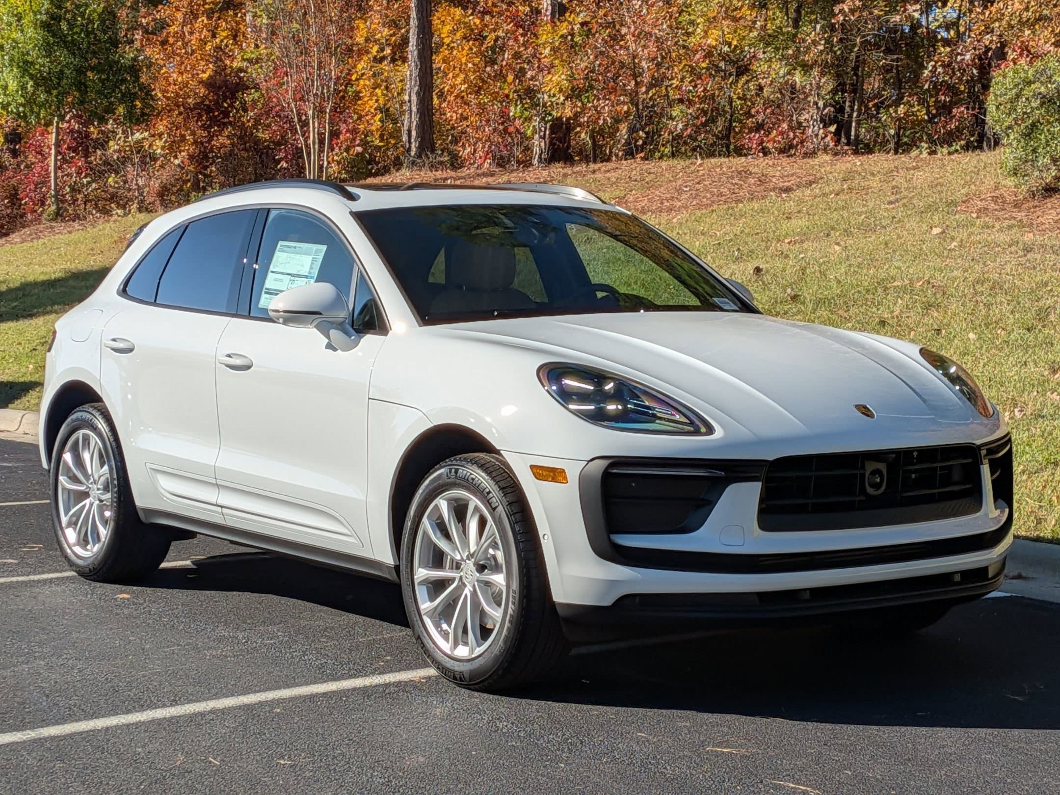 2026 Porsche Macan T - Photo 31