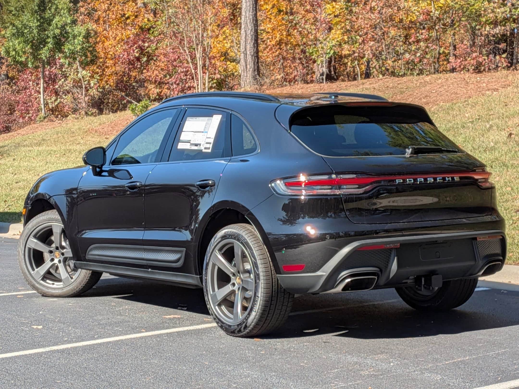 2026 Porsche Macan T - Photo 3