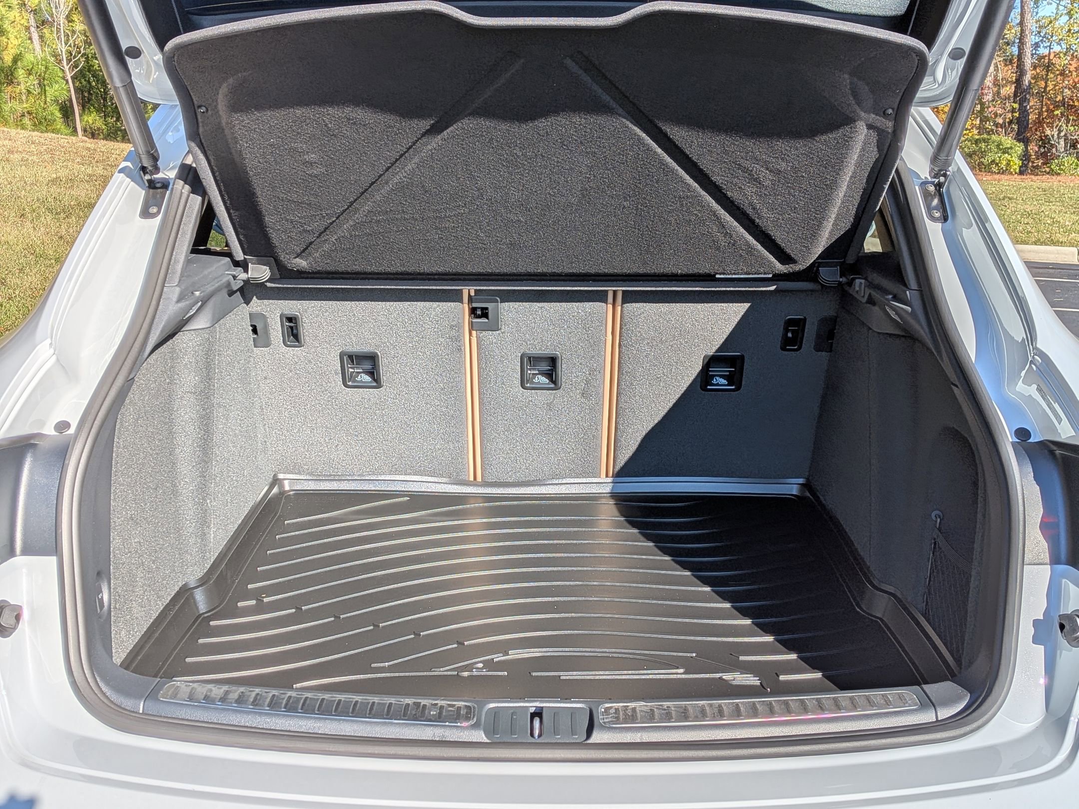 2026 Porsche Macan T - Photo 25
