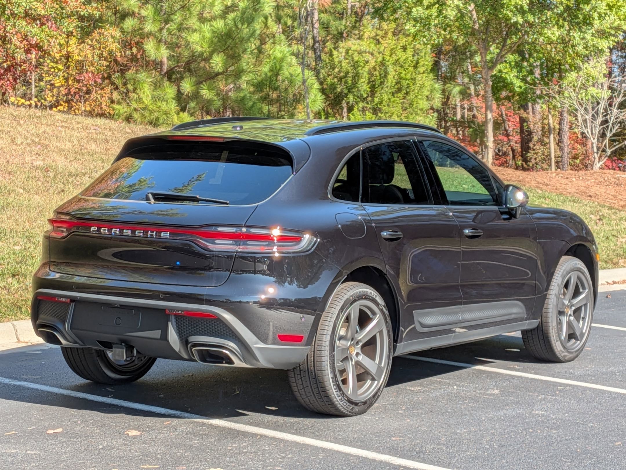 2026 Porsche Macan T - Photo 30