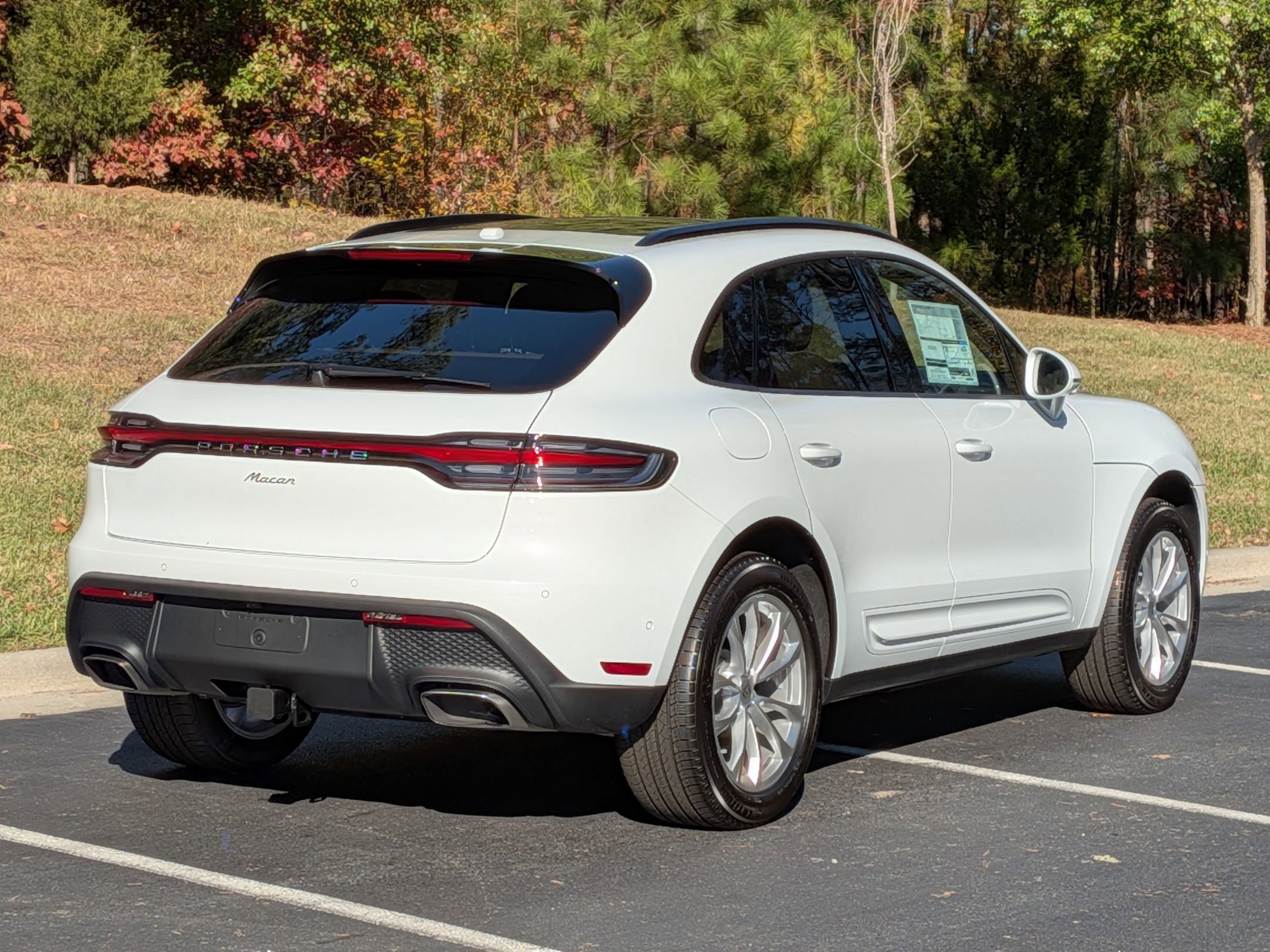 2026 Porsche Macan T - Photo 29