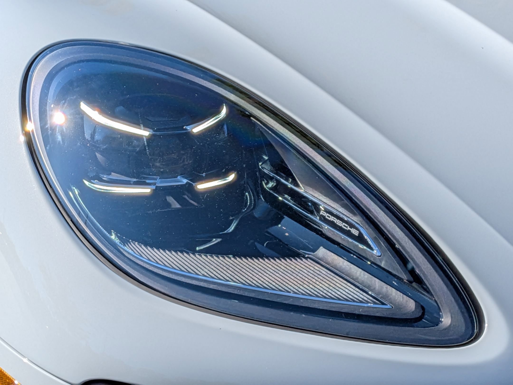 2026 Porsche Macan T - Photo 32