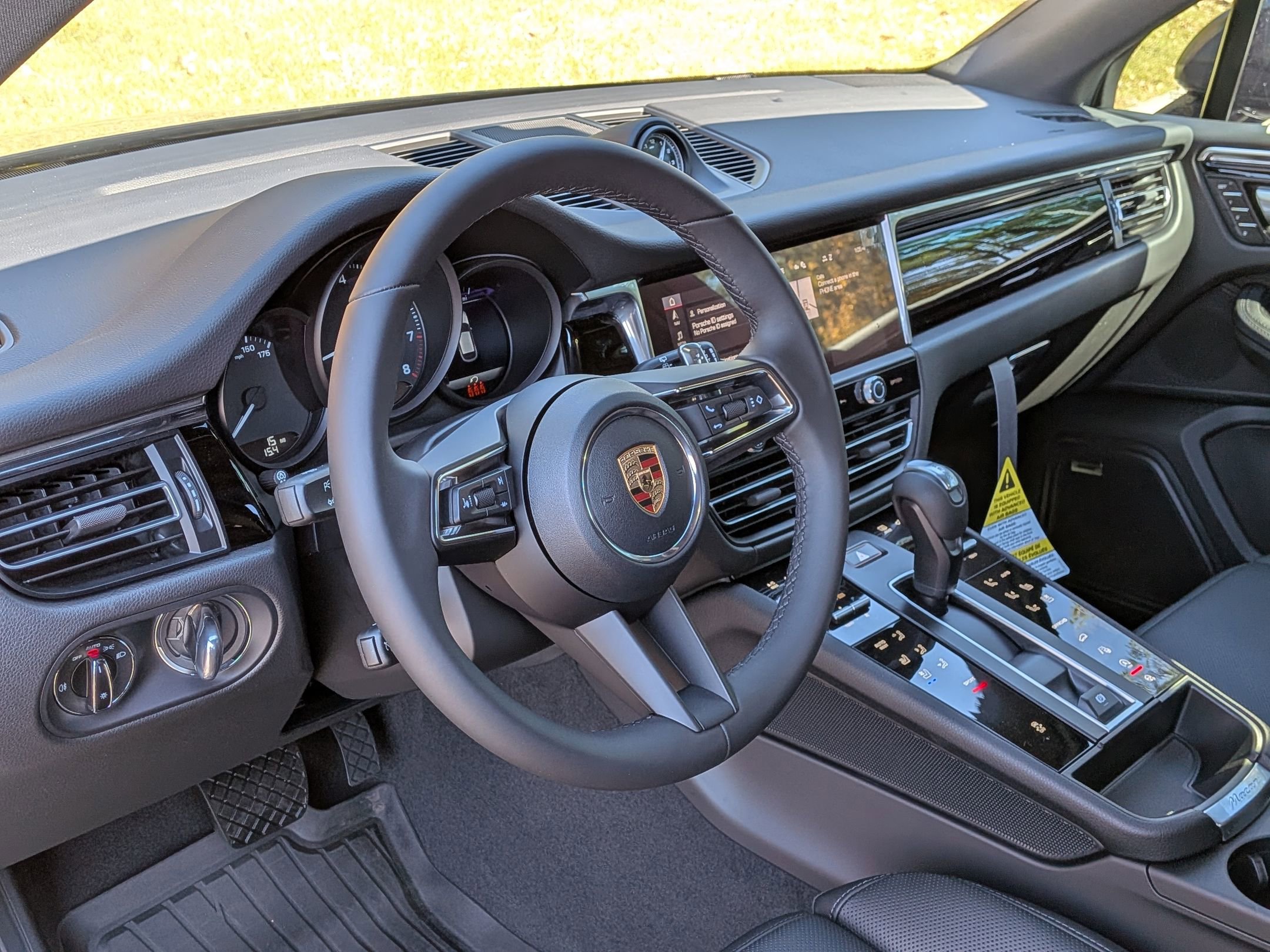2026 Porsche Macan T - Photo 4