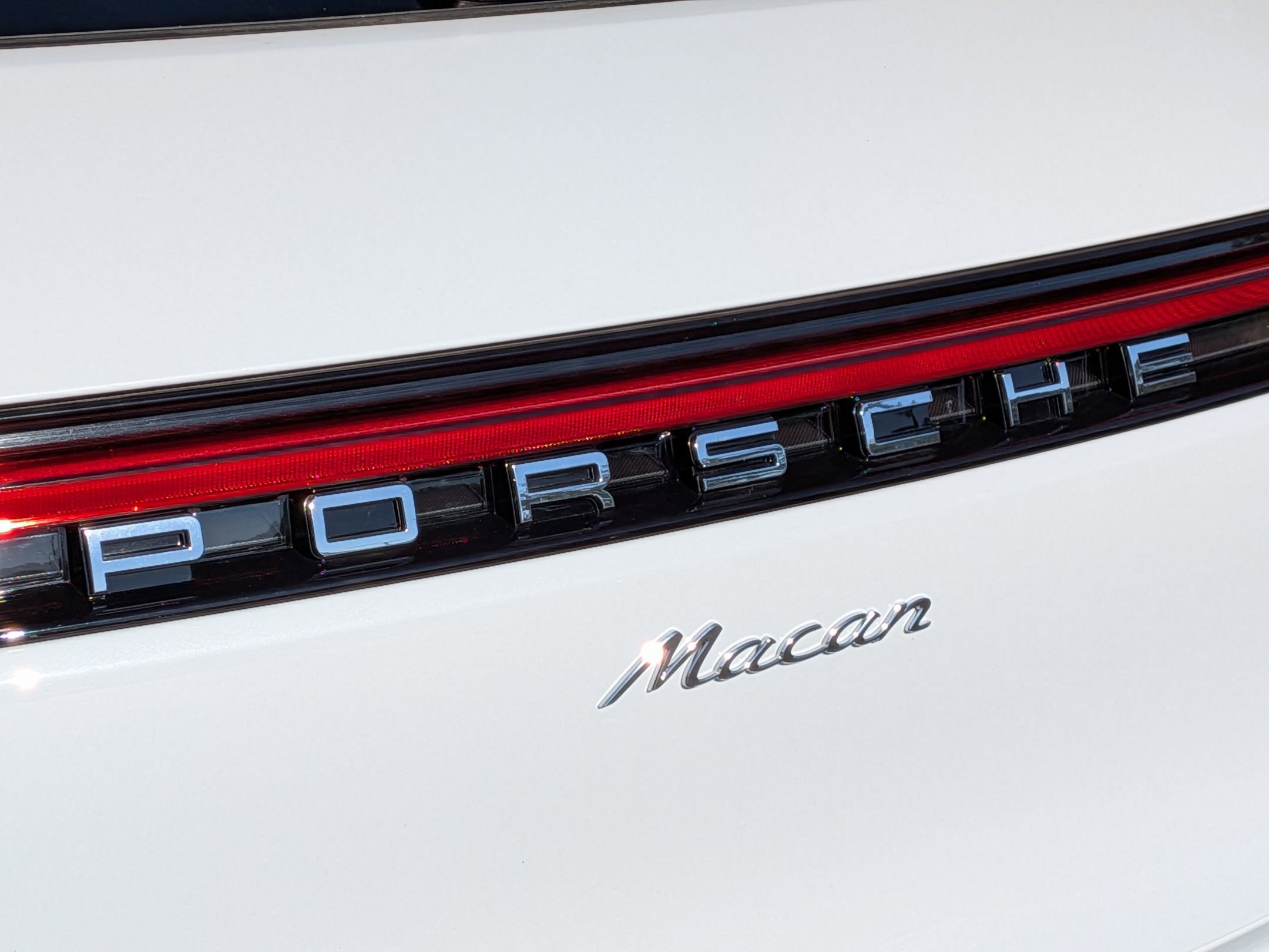 2026 Porsche Macan T - Photo 28