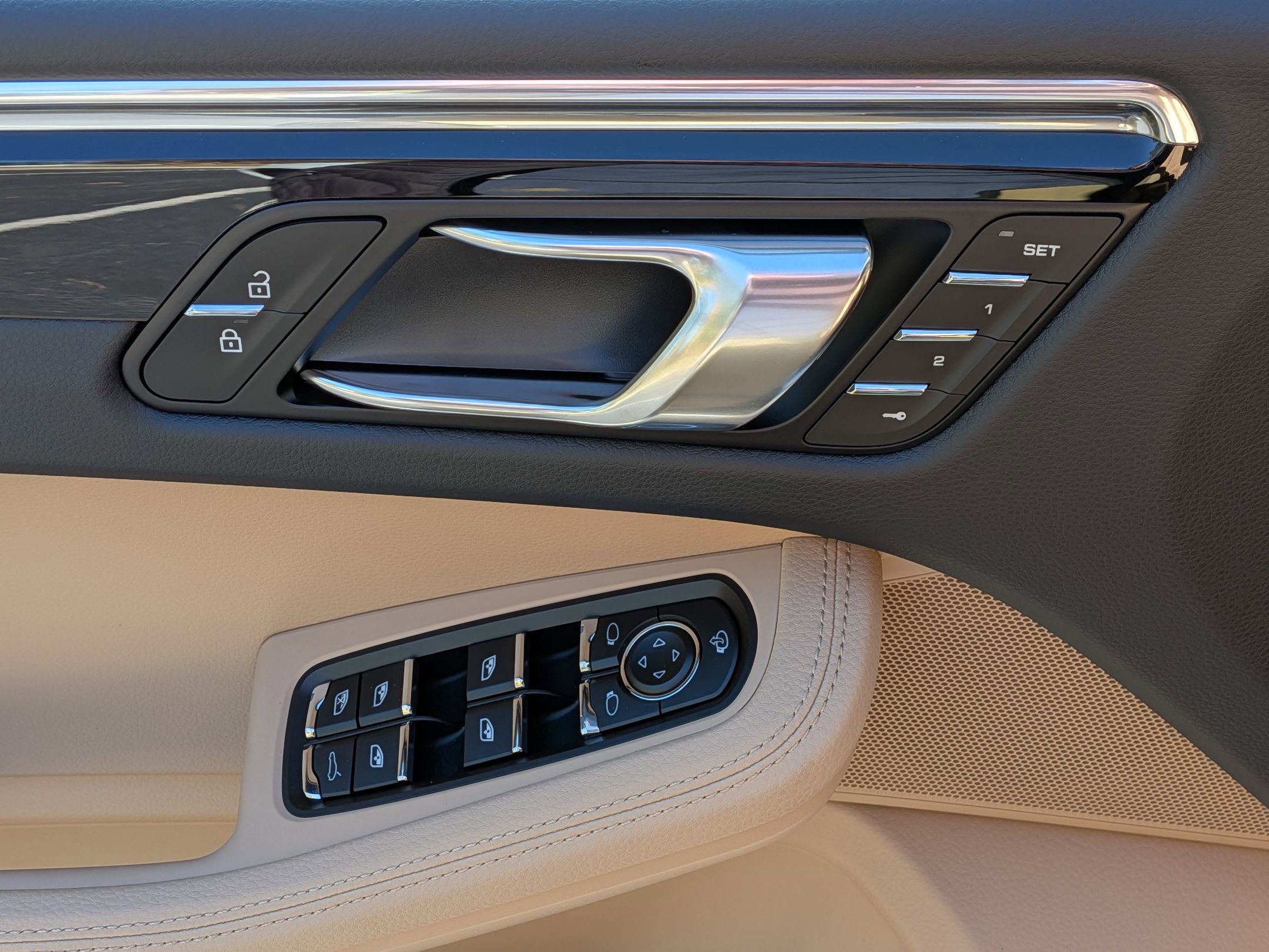 2026 Porsche Macan T - Photo 22