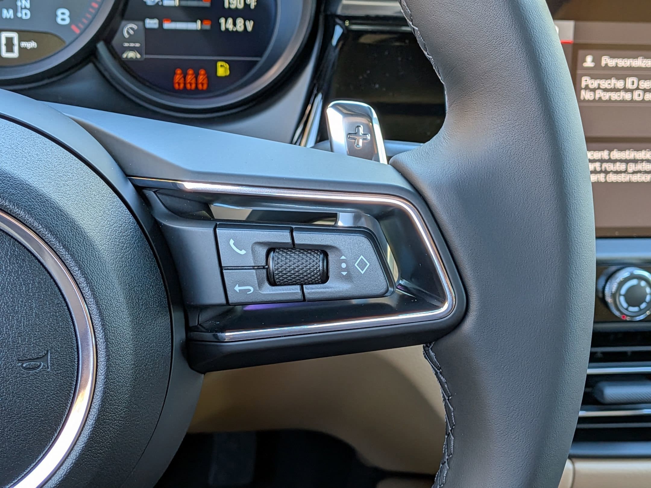 2026 Porsche Macan T - Photo 9