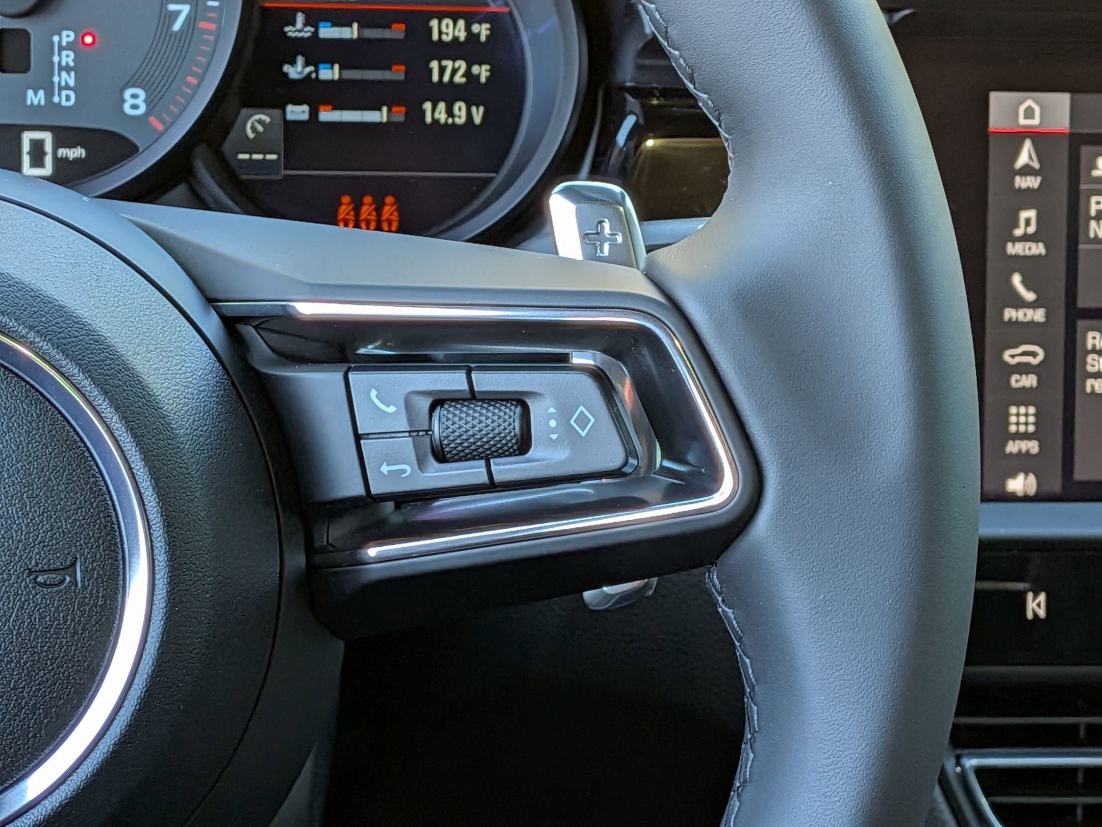 2026 Porsche Macan T - Photo 10