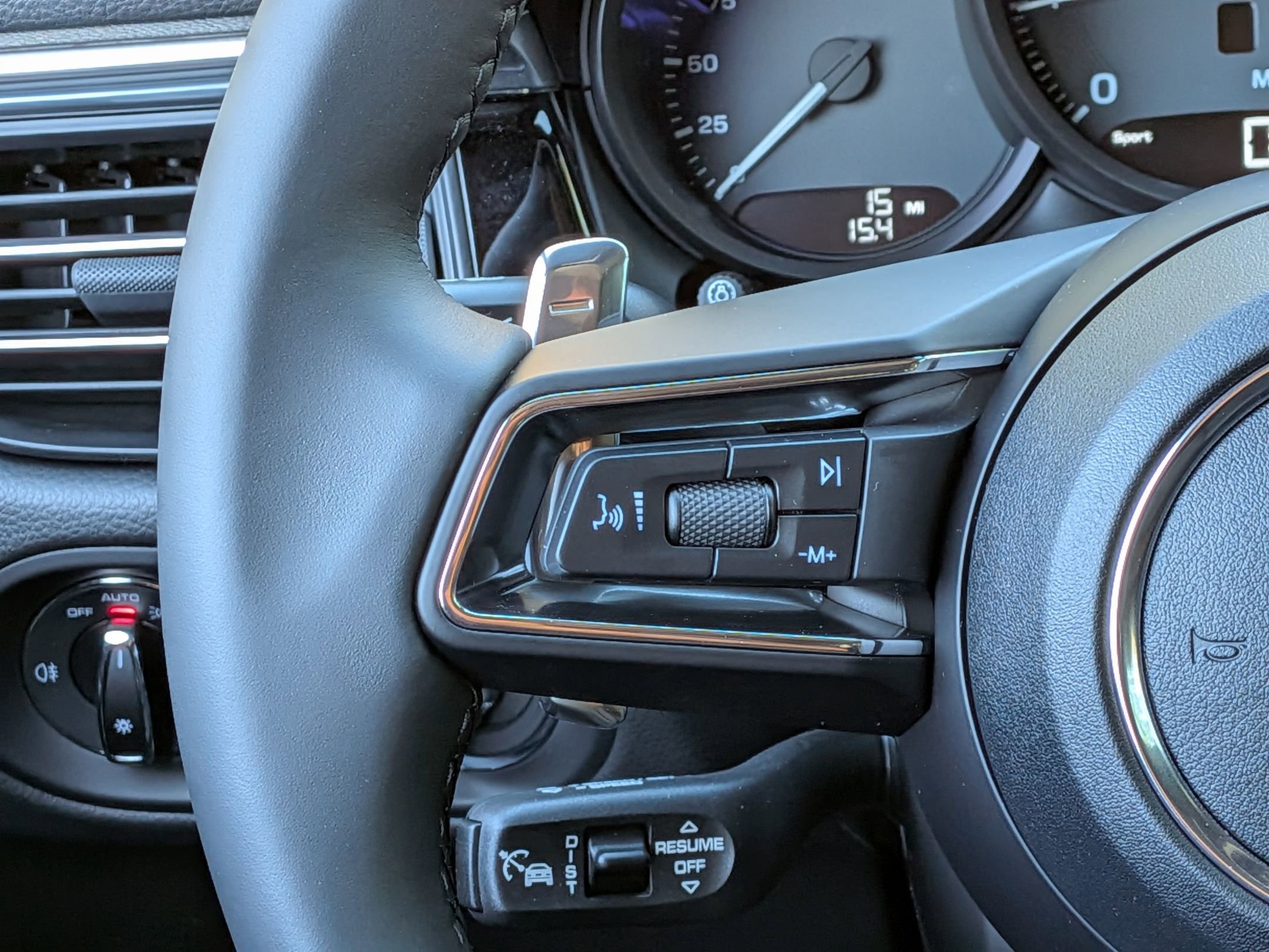 2026 Porsche Macan T - Photo 9