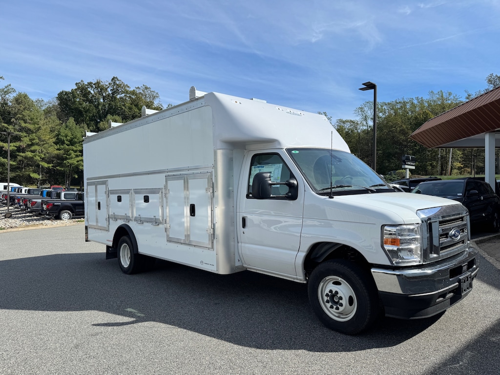 New 2025 Ford E-450SD Base Cab/Chassis