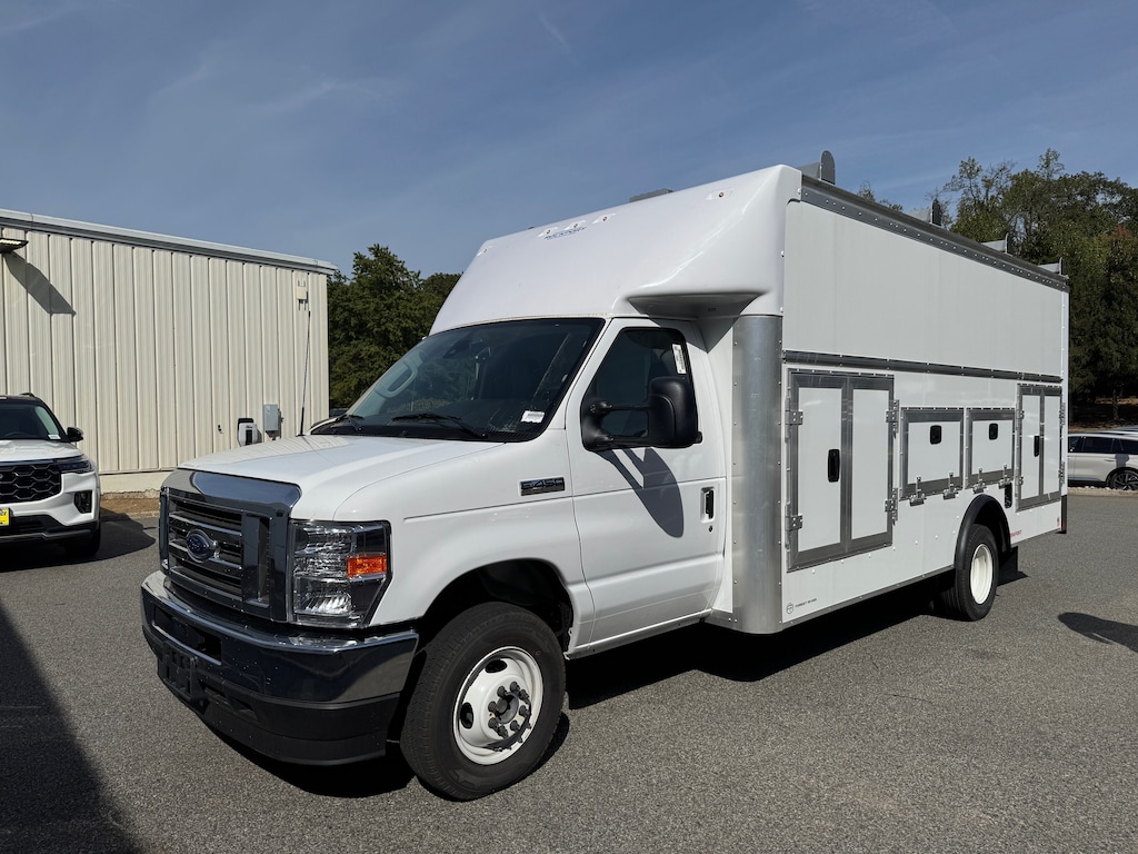 New 2025 Ford E-450SD Base Cab/Chassis