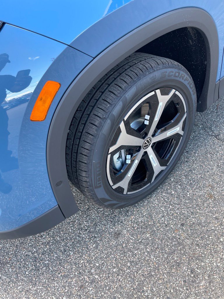 New 2026 Volkswagen Tiguan SE SUV