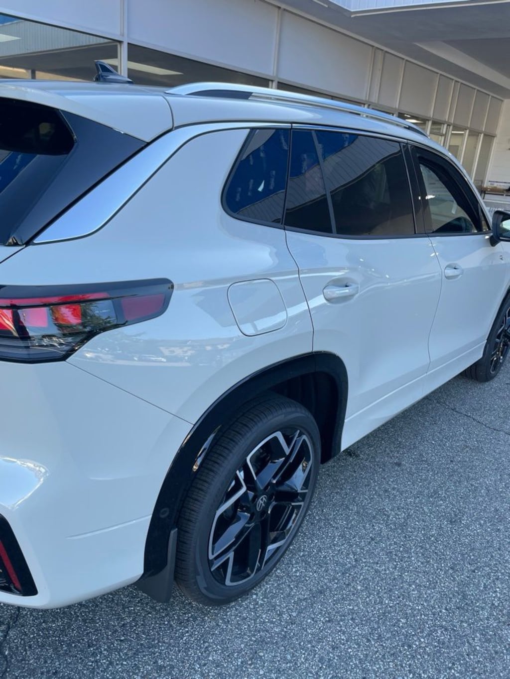 New 2026 Volkswagen Tiguan SEL R-Line Turbo SUV