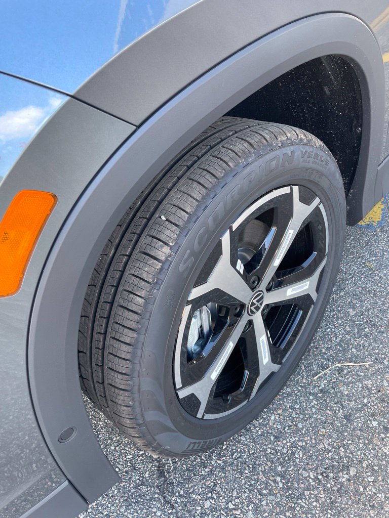 New 2026 Volkswagen Tiguan SE SUV