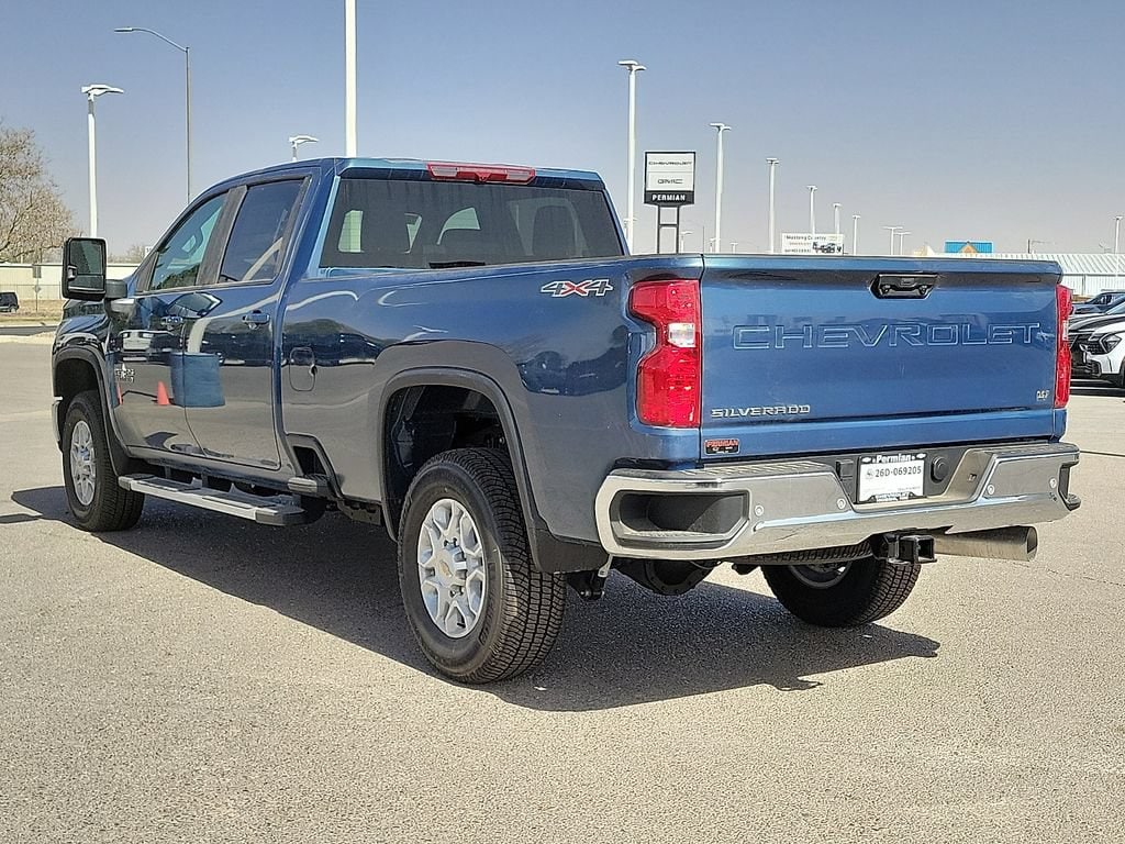 2026 Chevrolet Silverado 3500HD LT - Photo 8