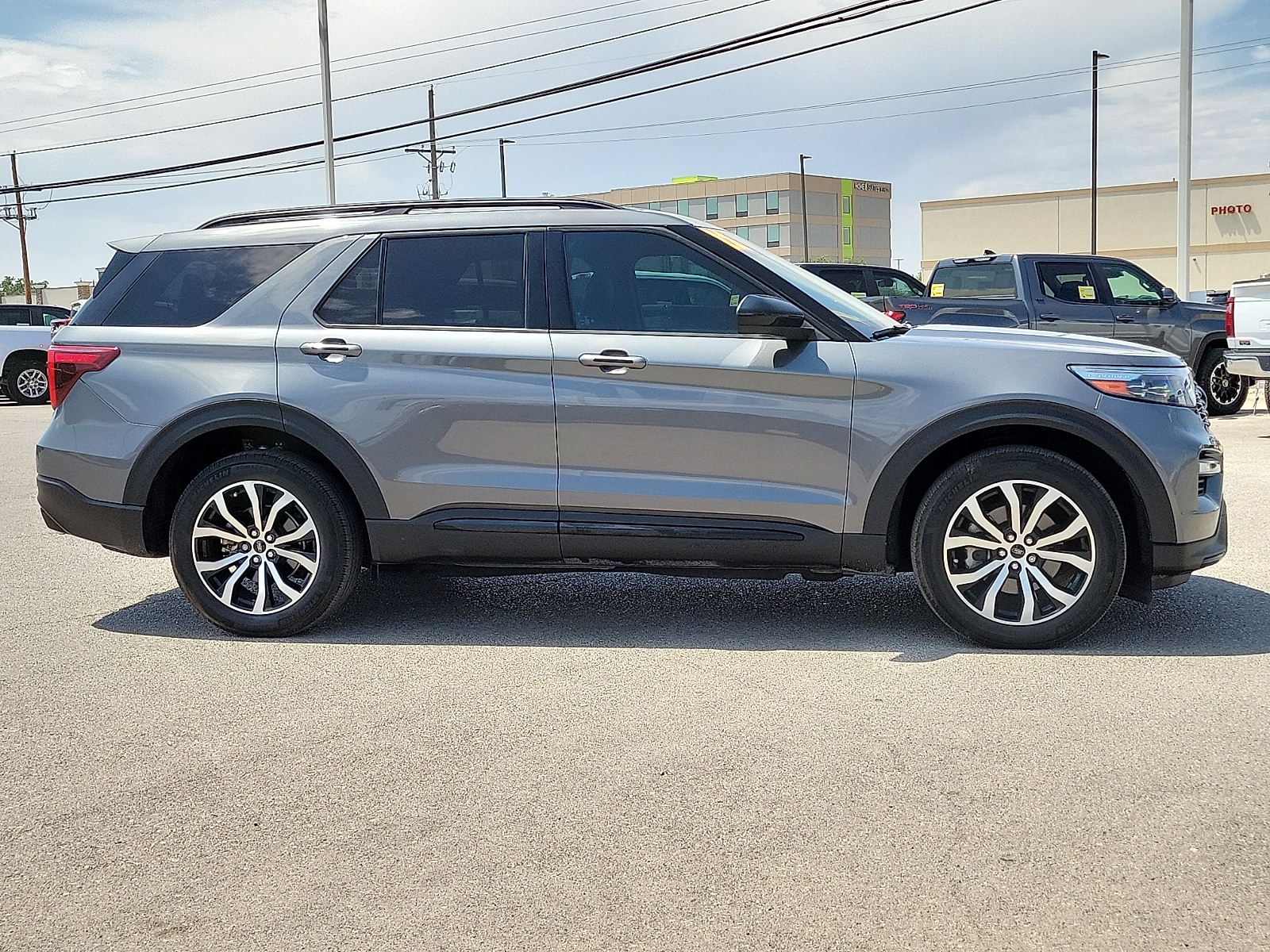 2022 Ford Explorer ST - Photo 12
