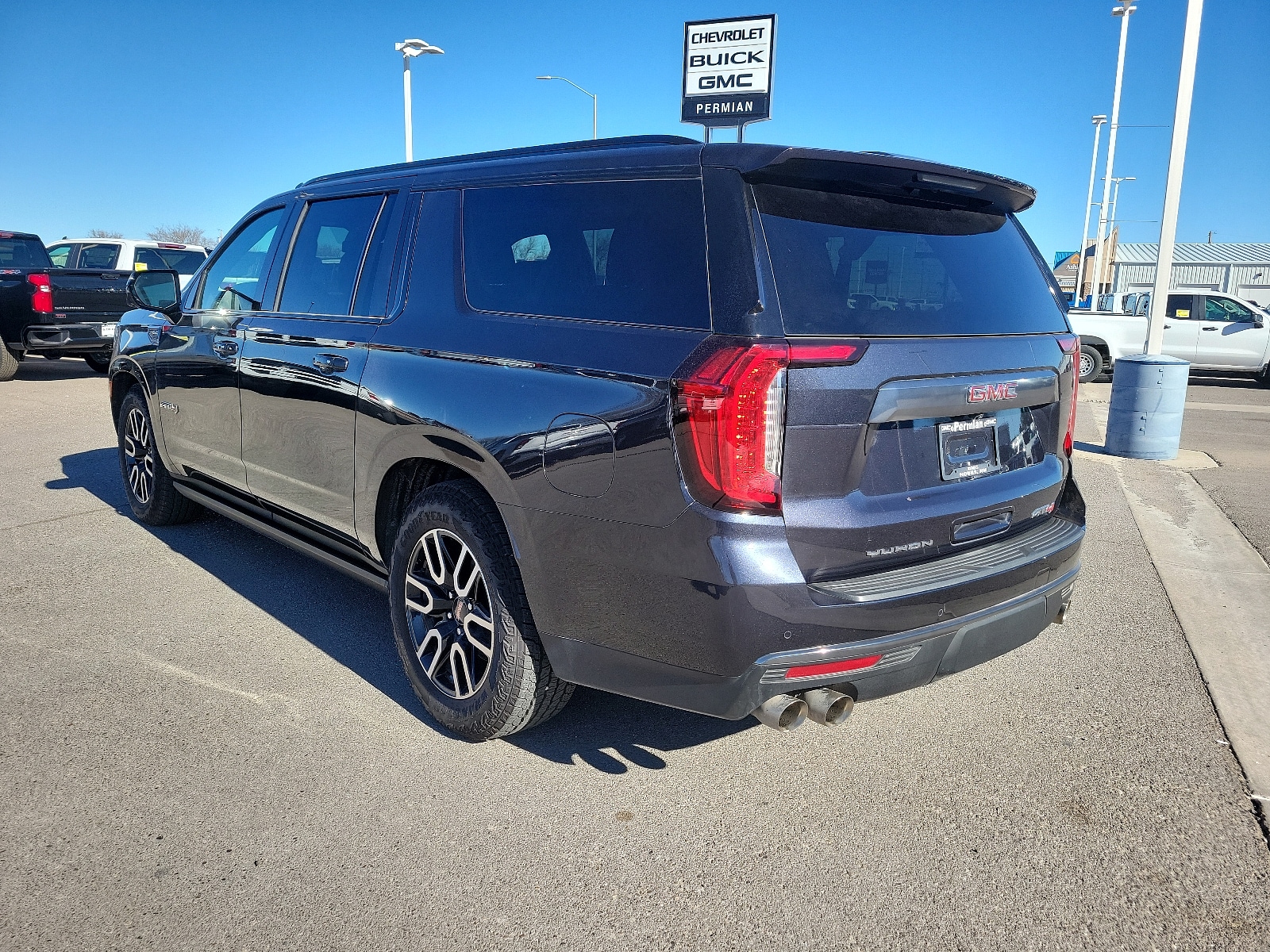 2023 GMC Yukon XL AT4 - Photo 7