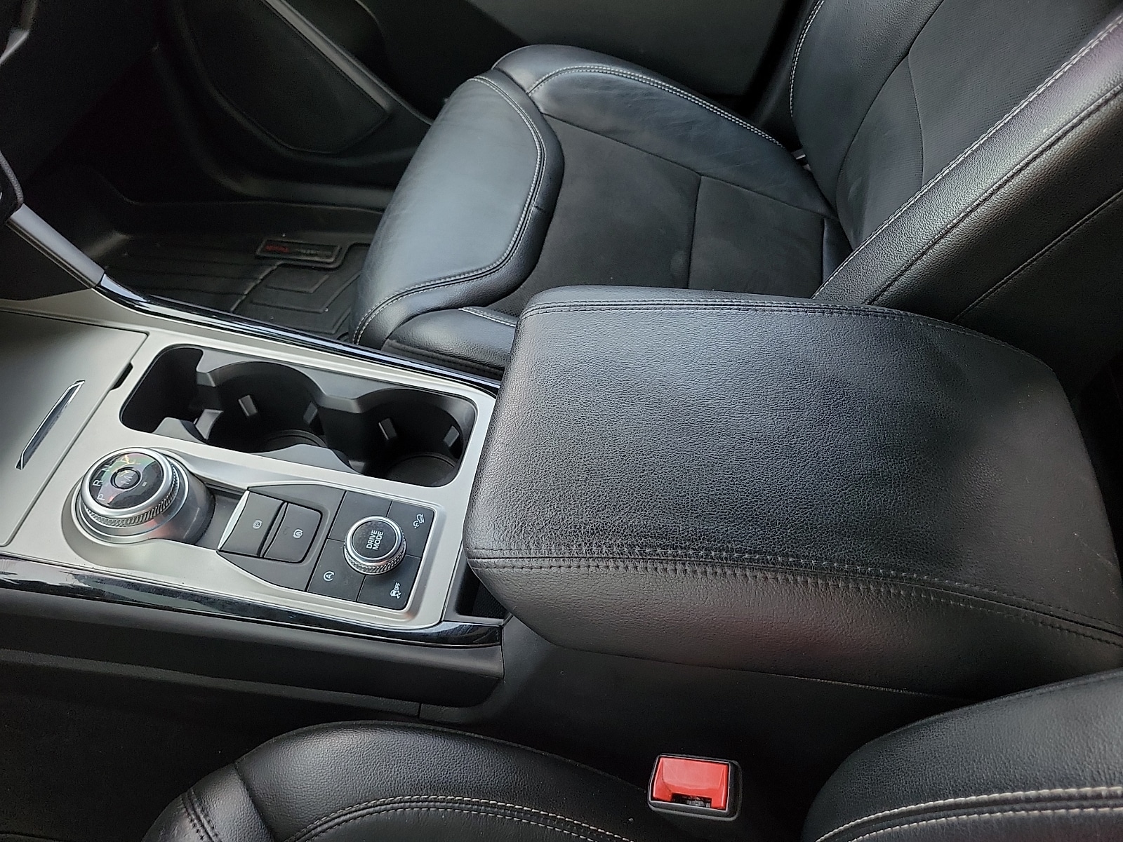 2022 Ford Explorer ST - Photo 25