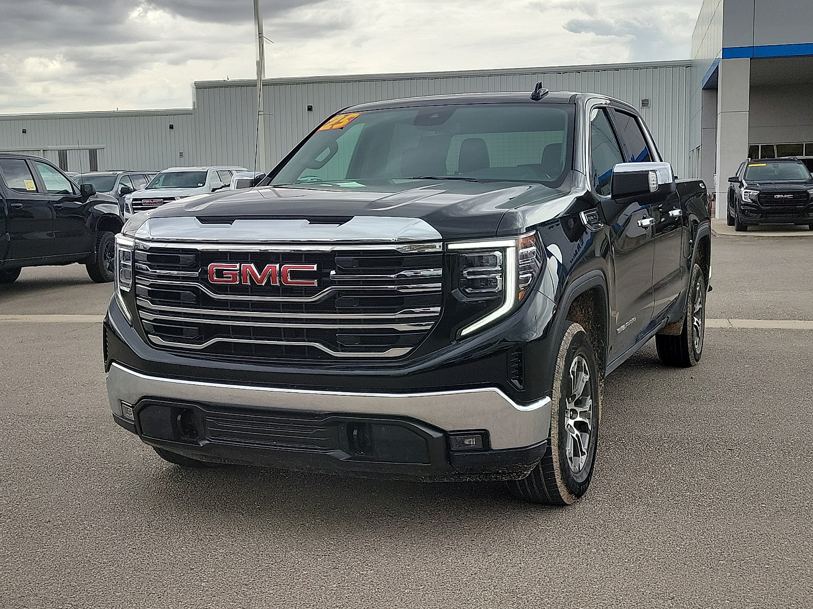 Used 2025 GMC Sierra 1500 4WD Crew Cab Short Box SLT Crew Cab