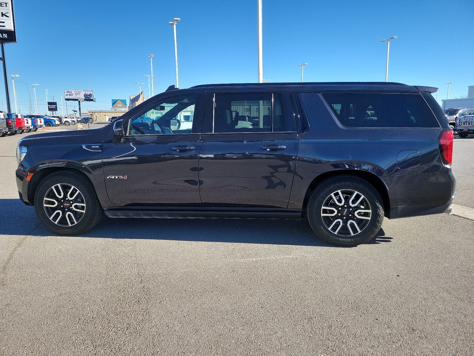 2023 GMC Yukon XL AT4 - Photo 6