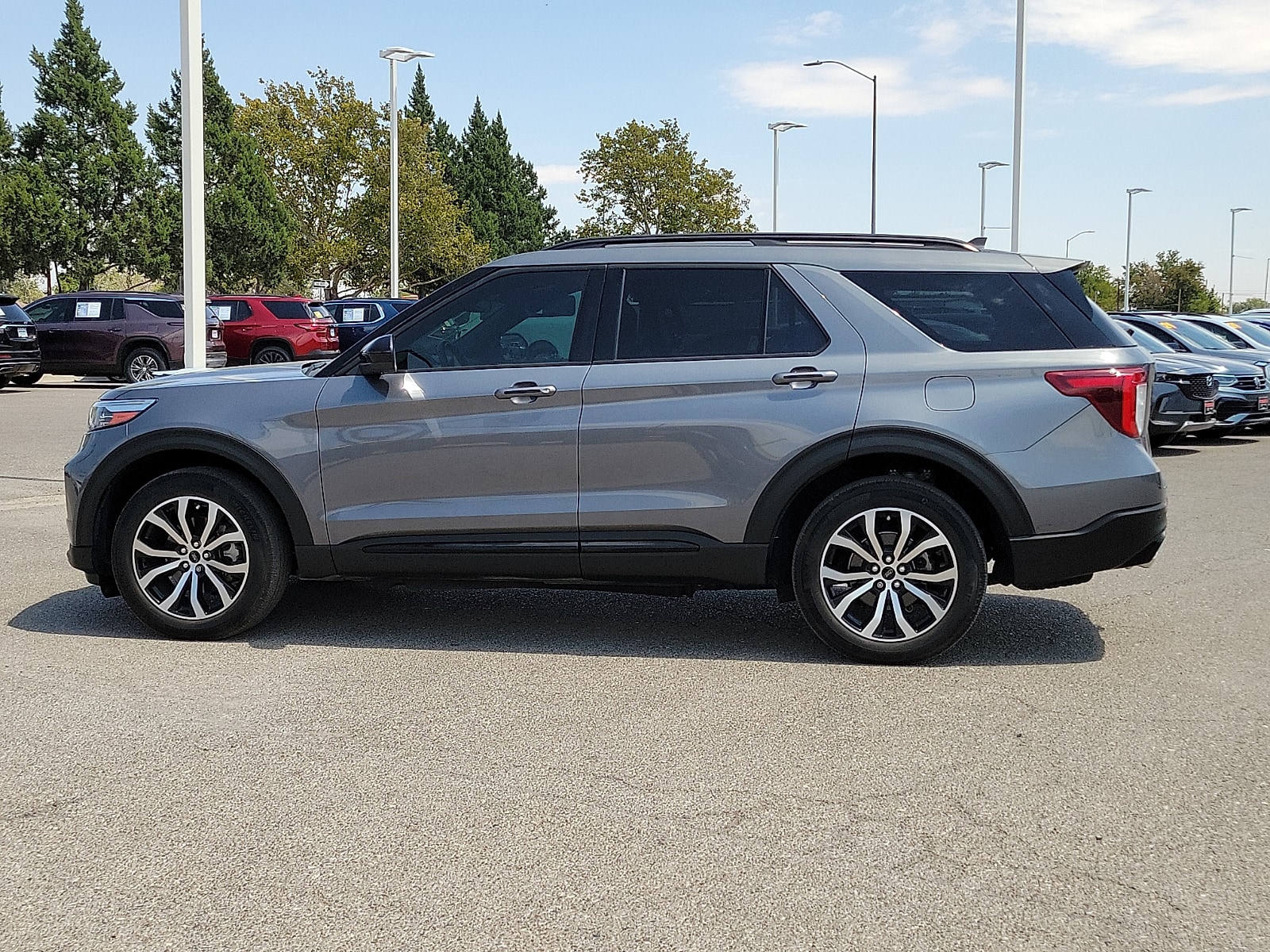 2022 Ford Explorer ST - Photo 6