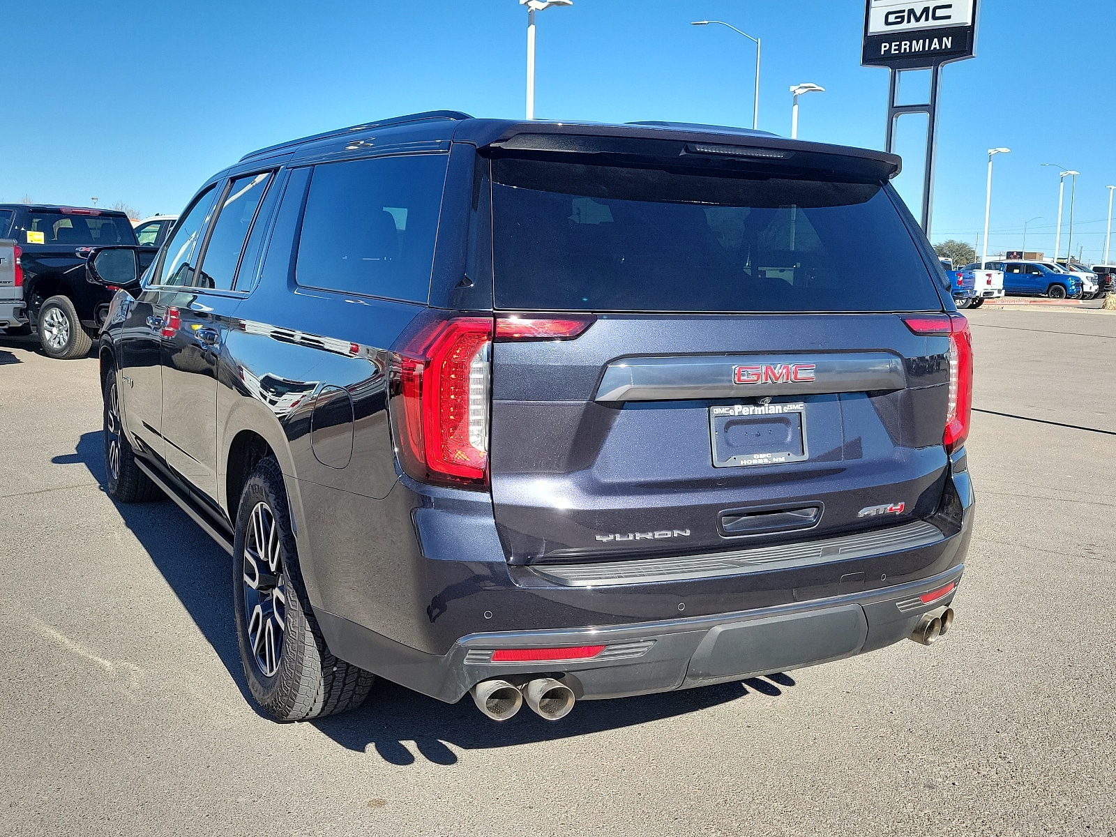 2023 GMC Yukon XL AT4 - Photo 8