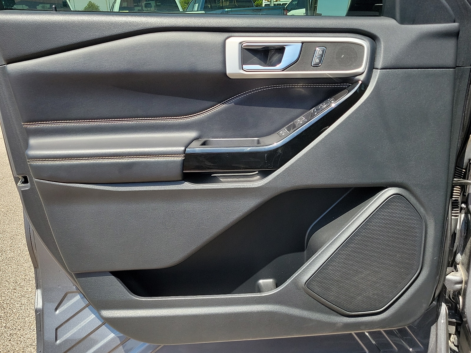 2022 Ford Explorer ST - Photo 18