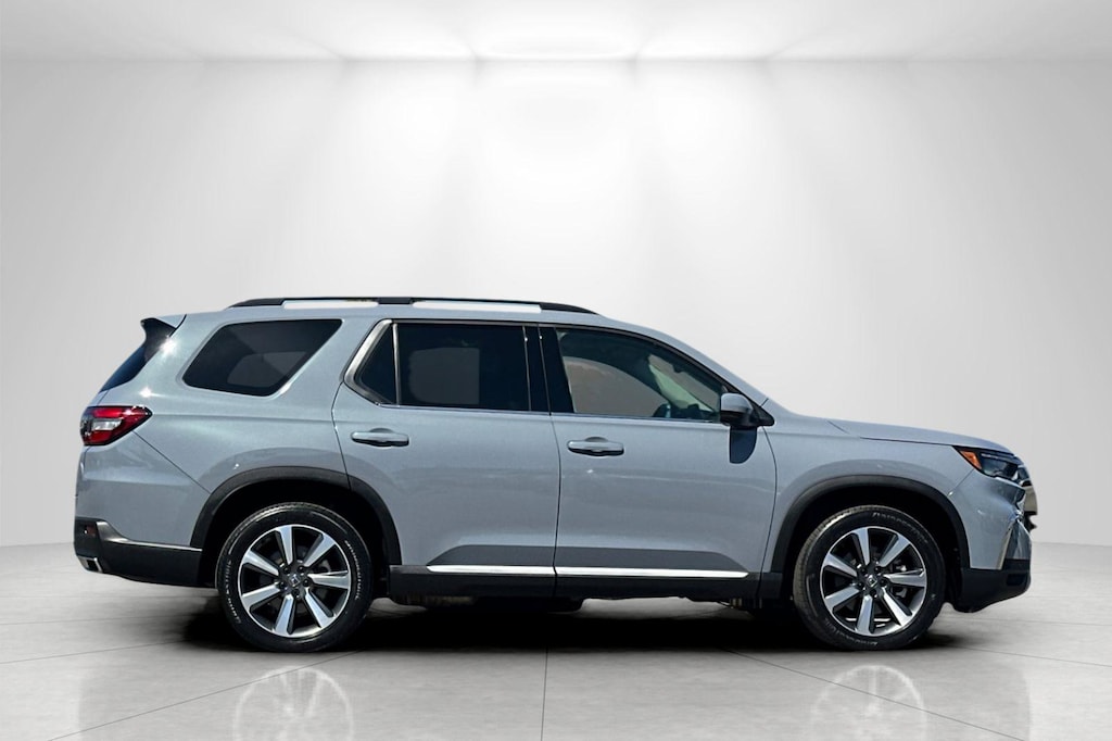 Used 2025 Honda Pilot Elite SUV