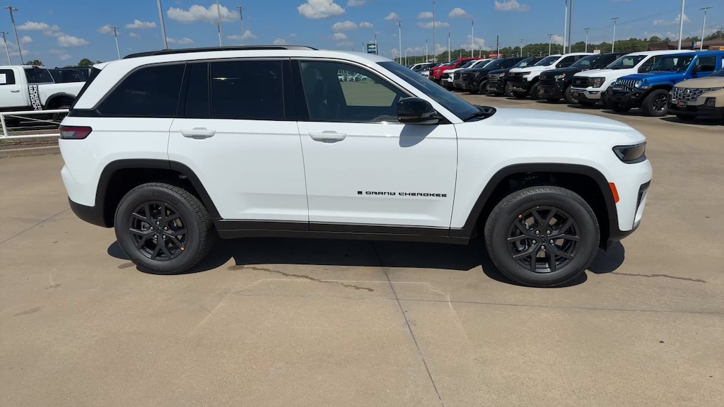 New 2027 Jeep Grand Cherokee Laredo Sport Utility