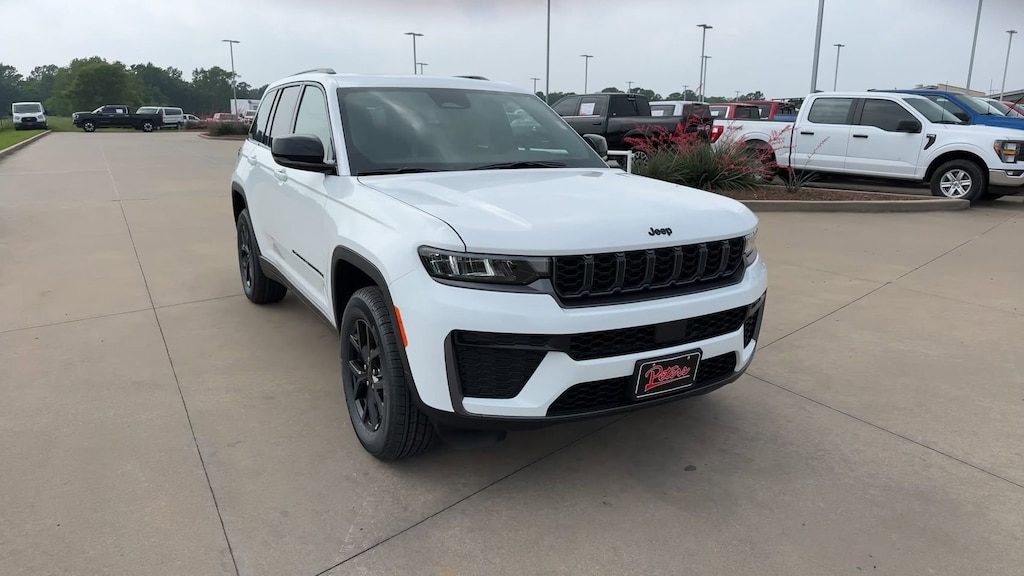 New 2026 Jeep Grand Cherokee Laredo Sport Utility