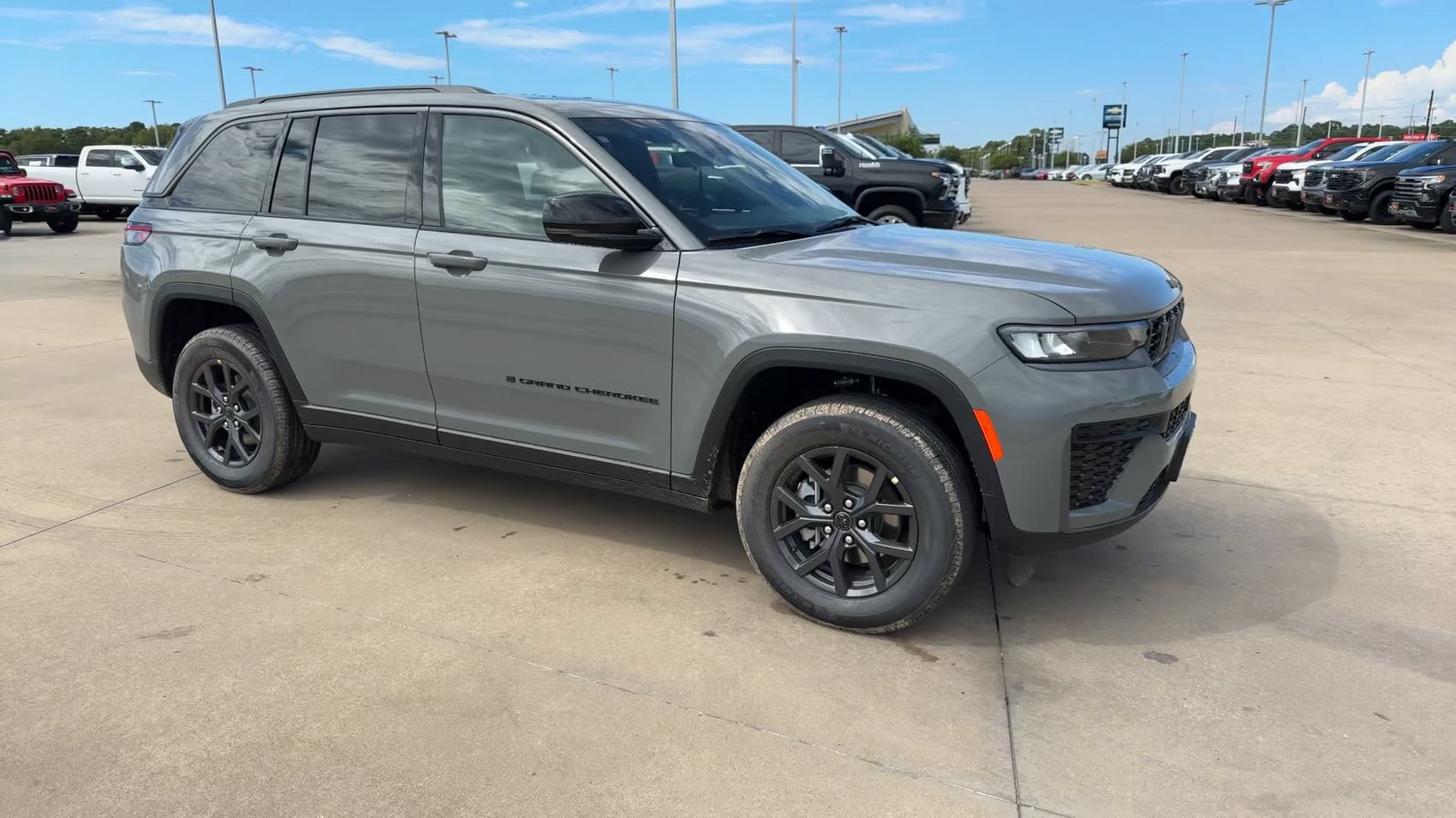 New 2027 Jeep Grand Cherokee Laredo Sport Utility