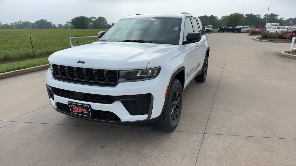 New 2026 Jeep Grand Cherokee Laredo Sport Utility