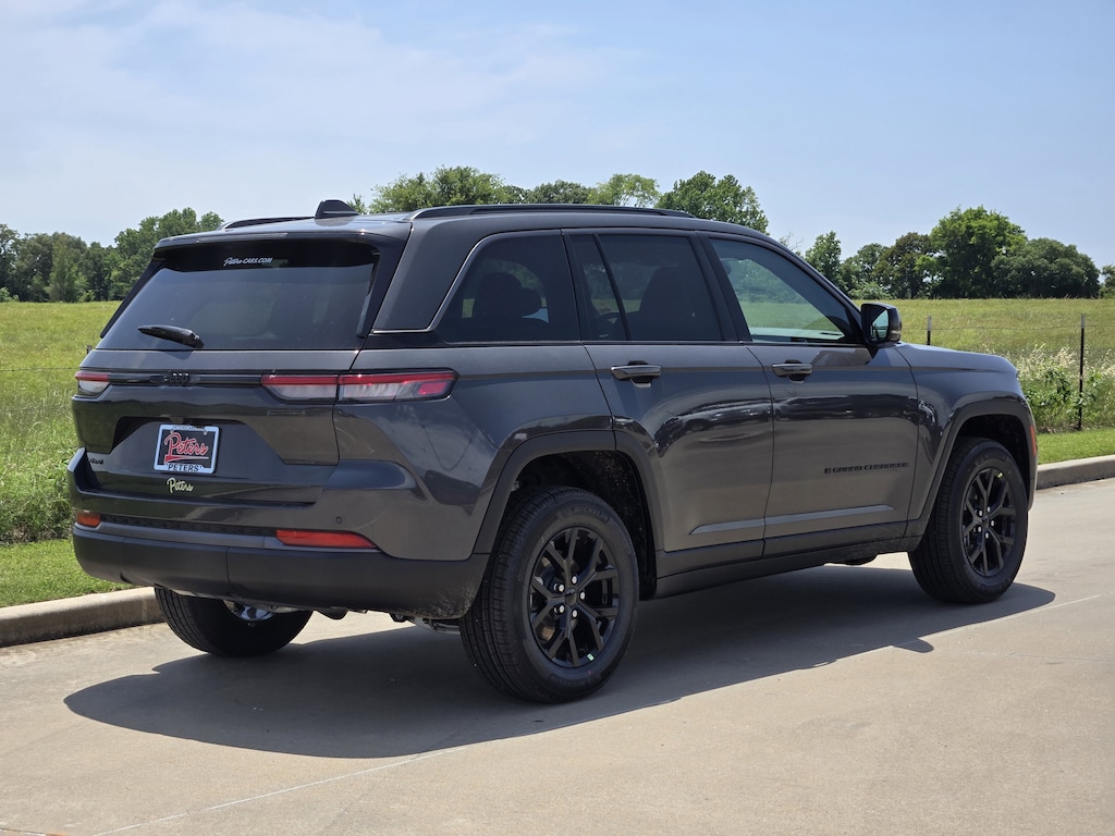 New 2026 Jeep Grand Cherokee Laredo Sport Utility