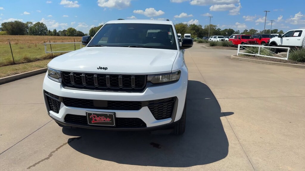 New 2027 Jeep Grand Cherokee Laredo Sport Utility