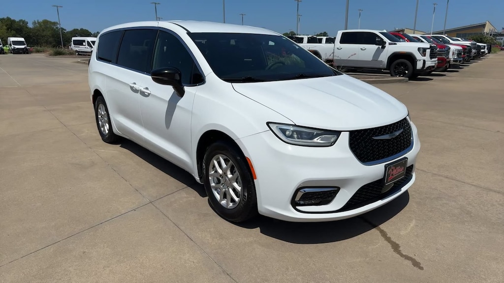 Used 2025 Chrysler Pacifica Select Select FWD