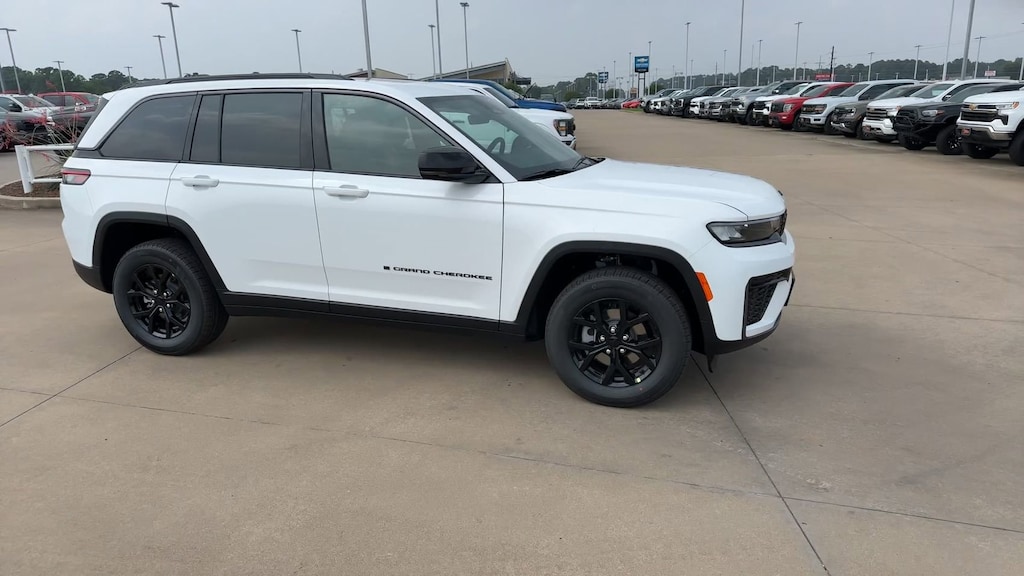 New 2026 Jeep Grand Cherokee Laredo Sport Utility