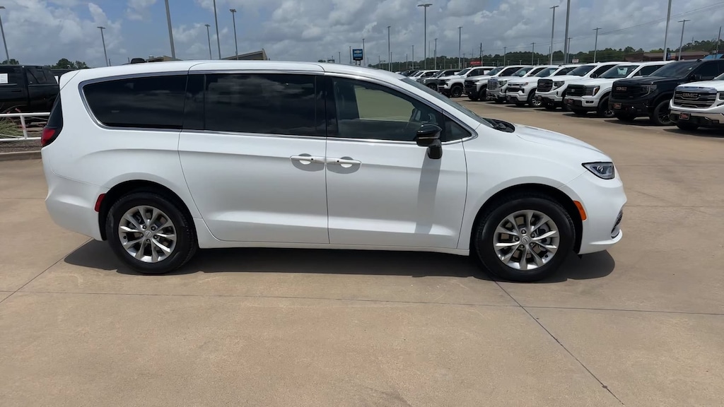 Used 2026 Chrysler Pacifica Limited Limited AWD