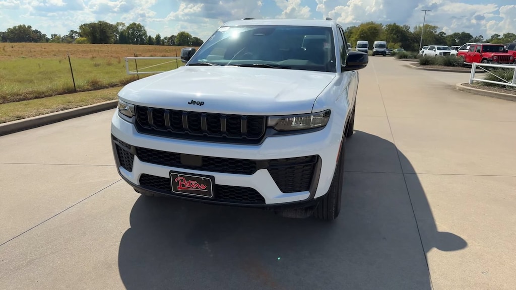 New 2027 Jeep Grand Cherokee Laredo Sport Utility