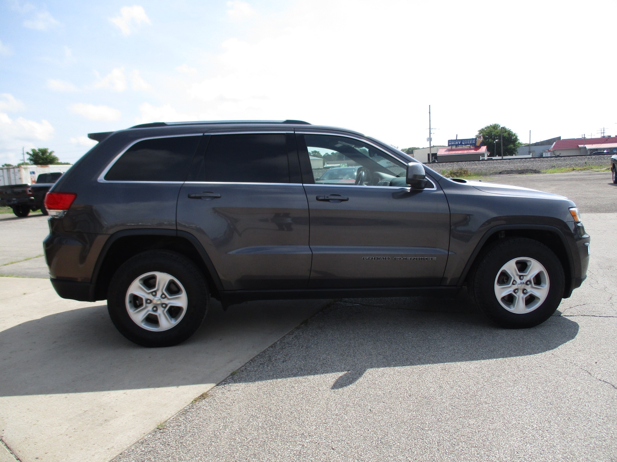 Used 2017 Jeep Grand Cherokee Laredo E with VIN 1C4RJFAG8HC604134 for sale in Gibson City, IL